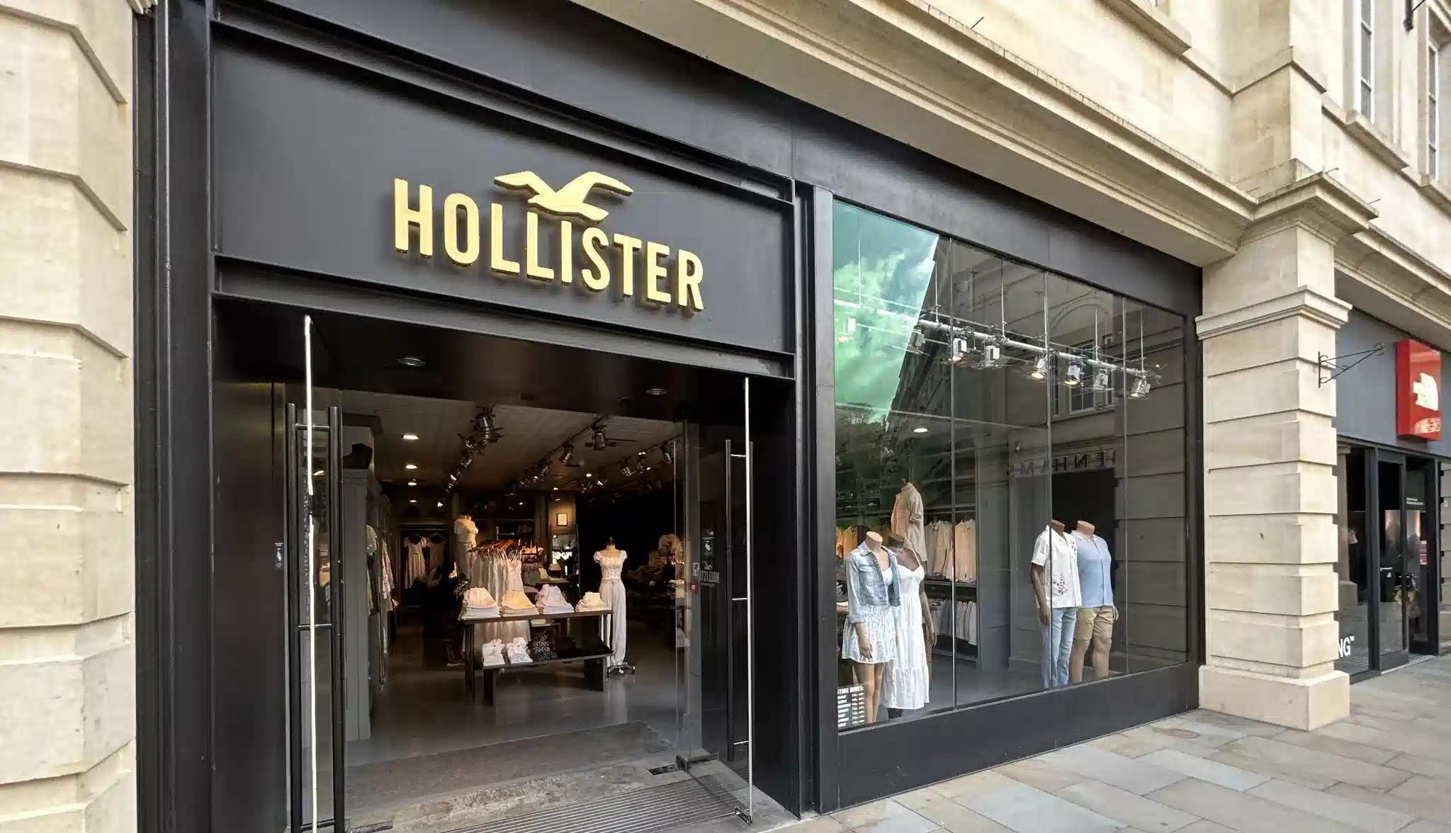 Banner 1 - Hollister France Boutique