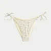 Bas de bikini audacieux avec bordure style crochet et liens sur les côtés