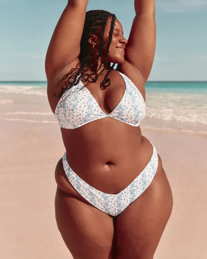 Bas de bikini échancré à taille en V et jambes hautes