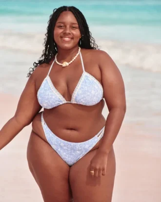 Bas de bikini effronté à jambes hautes et style crochet