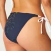 Bas de bikini effronté à nouer sur les côtés