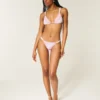 Bas de bikini smocké à coupe haute et échancrée
