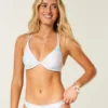 Bikini à armatures et bretelles croisées dans le dos Bikini à armatures et bretelles croisées dans le dos