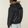 Blouson bomber zippé avec bordure en fausse fourrure Blouson bomber zippé avec bordure en fausse fourrure