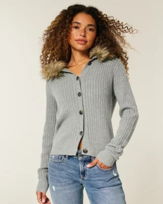 Cardigan à capuche et bordure en fausse fourrure