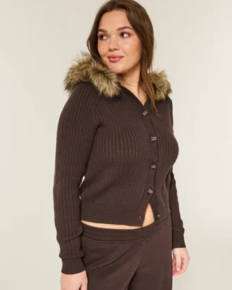 Cardigan à capuche et bordure en fausse fourrure