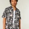 Chemise ample en lin mélangé à motif poissons tropicaux Chemise ample en lin mélangé à motif poissons tropicaux