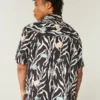 Chemise ample en lin mélangé à motif poissons tropicaux Chemise ample en lin mélangé à motif poissons tropicaux