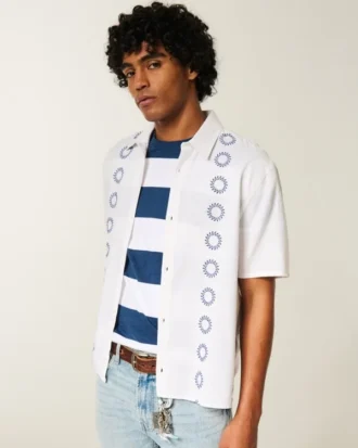 Chemise courte à manches courtes et broderies