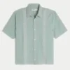 Chemise courte à manches courtes et broderies Chemise courte à manches courtes et broderies