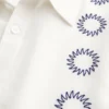 Chemise courte à manches courtes et broderies Chemise courte à manches courtes et broderies