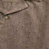 Chemise courte à manches courtes et motif texturé Chemise courte à manches courtes et motif texturé