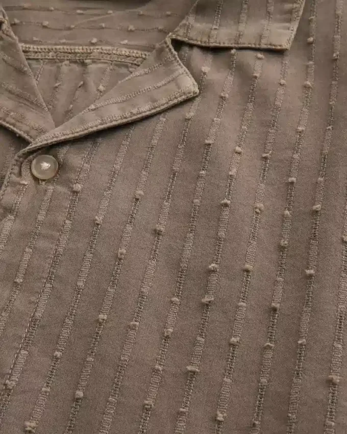 Chemise courte à manches courtes et motif texturé Chemise courte à manches courtes et motif texturé