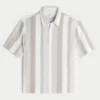 Chemise courte à manches courtes et rayures texturées