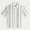 Chemise courte à manches courtes et rayures texturées