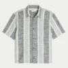 Chemise courte à manches courtes et rayures texturées Chemise courte à manches courtes et rayures texturées