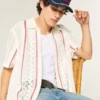 Chemise courte à manches courtes style crochet Chemise courte à manches courtes style crochet