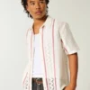 Chemise courte à manches courtes style crochet Chemise courte à manches courtes style crochet