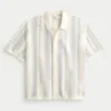 Chemise-pull à manches courtes et coupe carrée Chemise-pull à manches courtes et coupe carrée