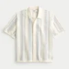 Chemise-pull à manches courtes et coupe carrée Chemise-pull à manches courtes et coupe carrée