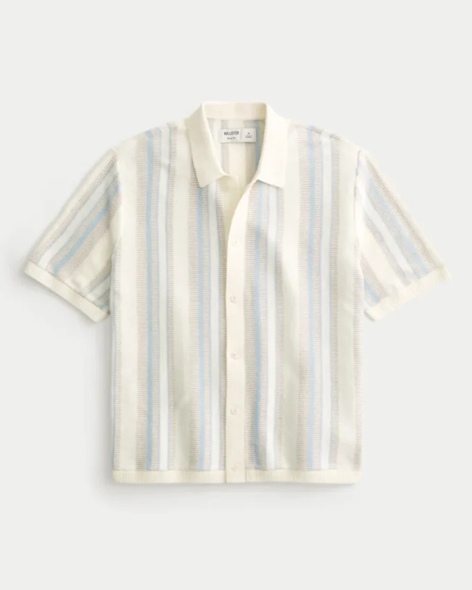 Chemise-pull à manches courtes et coupe carrée Chemise-pull à manches courtes et coupe carrée