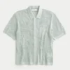 Chemise-pull à manches courtes et coupe carrée Chemise-pull à manches courtes et coupe carrée