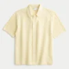 Chemise-pull à manches courtes et coupe carrée Chemise-pull à manches courtes et coupe carrée