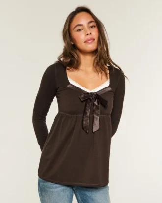 Collection Holiday Vault Top babydoll en maille satinée facile à nouer sur le devant