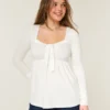 Collection Holiday Vault Top babydoll en maille satinée facile à nouer sur le devant Collection Holiday Vault Top babydoll en maille satinée facile à nouer sur le devant
