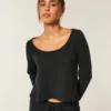 Gilly Hicks Top à manches longues et encolure dégagée Always Cozy Waffle Gilly Hicks Top à manches longues et encolure dégagée Always Cozy Waffle