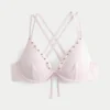 Haut de bikini à armatures et bretelles croisées dans le dos, orné de coquillages Haut de bikini à armatures et bretelles croisées dans le dos, orné de coquillages