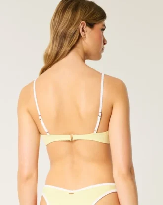 Haut de bikini plongeant à armatures et côtes