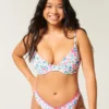 Haut de bikini plongeant à armatures pour femmes rondes Haut de bikini plongeant à armatures pour femmes rondes