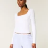 Haut à encolure carrée en tissu extensible et sans coutures Haut à encolure carrée en tissu extensible et sans coutures