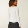 Haut à manches longues et encolure en V Haut à manches longues et encolure en V