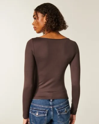 Haut à manches longues sans coutures et encolure en V Haut à manches longues sans coutures et encolure en V