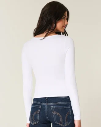 Haut sans coutures à encolure dégagée