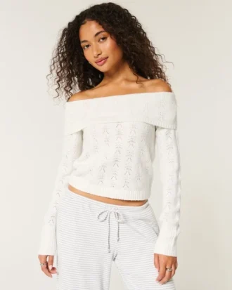 Hollister Pull confortable à épaules dénudées et mailles bouclées Hollister Pull confortable à épaules dénudées et mailles bouclées