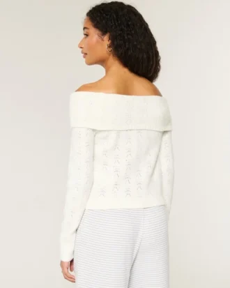 Hollister Pull confortable à épaules dénudées et mailles bouclées Hollister Pull confortable à épaules dénudées et mailles bouclées