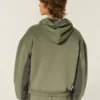 Hollister x Crocs Sweat à capuche zippé doublé sherpa Hollister x Crocs Sweat à capuche zippé doublé sherpa
