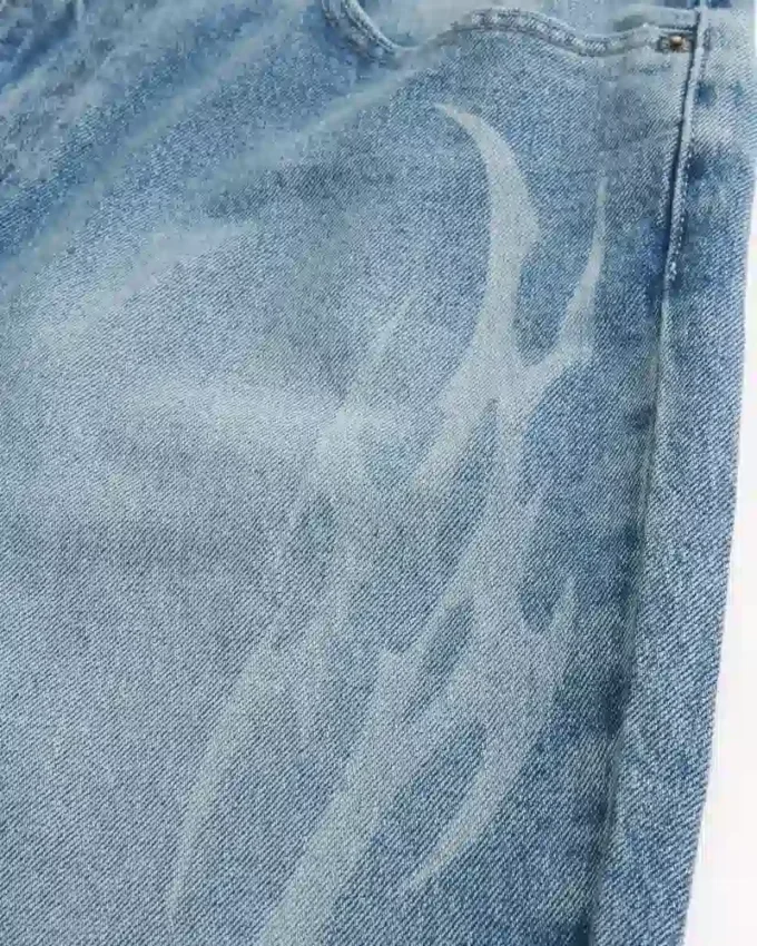 Jean ample à motif flamme, délavage moyen Jean ample à motif flamme, délavage moyen