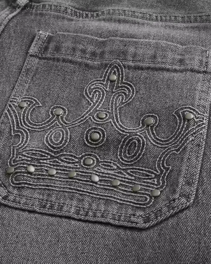 Jean baggy gris brodé et clouté Jean baggy gris brodé et clouté