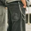 Jean baggy noir délavé avec broderie serpent Jean baggy noir délavé avec broderie serpent