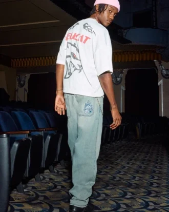 Jean baggy skater délavé clair avec broderie en forme de dés