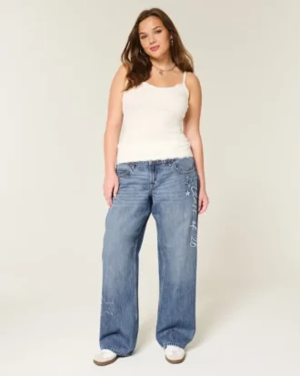 Jean baggy taille basse délavé foncé avec broderie « Class of ’26 » Jean baggy taille basse délavé foncé avec broderie « Class of ’26 »