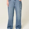 Jean baggy taille basse délavé foncé avec broderie « Class of ’26 » Jean baggy taille basse délavé foncé avec broderie « Class of ’26 »