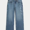 Jean baggy taille basse délavé foncé avec broderie « Class of ’26 » Jean baggy taille basse délavé foncé avec broderie « Class of ’26 »