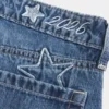Jean baggy taille basse délavé foncé avec broderie « Class of ’26 » Jean baggy taille basse délavé foncé avec broderie « Class of ’26 »
