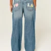 Jean baggy taille basse, délavage moyen, imprimé Los Angeles Jean baggy taille basse, délavage moyen, imprimé Los Angeles