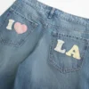Jean baggy taille basse, délavage moyen, imprimé Los Angeles Jean baggy taille basse, délavage moyen, imprimé Los Angeles